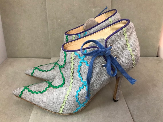 Gorgeous vintage Manolo Blahnik unique ladies shoe