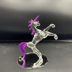 Vidrio soplado hecho a mano Criando Unicornio Púrpura