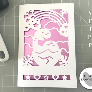 Conception de carte de voeux SVG nouveau bébé - dinosaure Dino - fichier numérique découpé EPS PNG Dxf - bébé fille - bébé garçon - baby shower - maternité