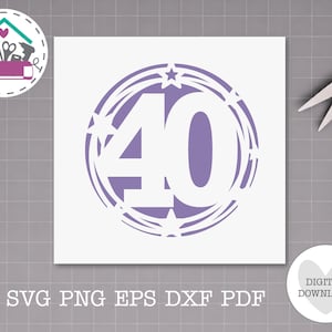 Puede incluir: Un cuadrado blanco con un diseño morado que presenta el número 40 dentro de un círculo con estrellas. Las palabras "SVG PNG EPS DXF PDF" están en la parte inferior. Un icono de descarga digital está en la esquina inferior derecha. Tijeras en la parte superior derecha.