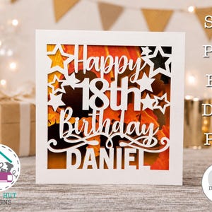 18e verjaardagskaart, aanpasbare lasergesneden wenskaart, gepersonaliseerde doe-het-zelf snijbestanden voor Cricut Papercut, gepersonaliseerde Happy 18th Party Card SVG