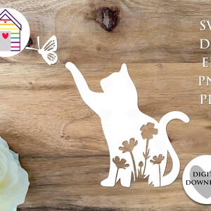 SVG Gato brincalhão com borboleta - Gato em flores - Arquivo de corte digital -EPS -PNG-Dxf arquivo - Arquivo Spring Svg - Cricut - Modelo - Farmhouse svg