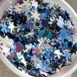 Blizzard Snowflake Holographic CHUNKY glitter.  Epoxy glitter, Tumbler glitter, Tumblers, Art glitter, Kids,  Art kits, Star glitter, Stars