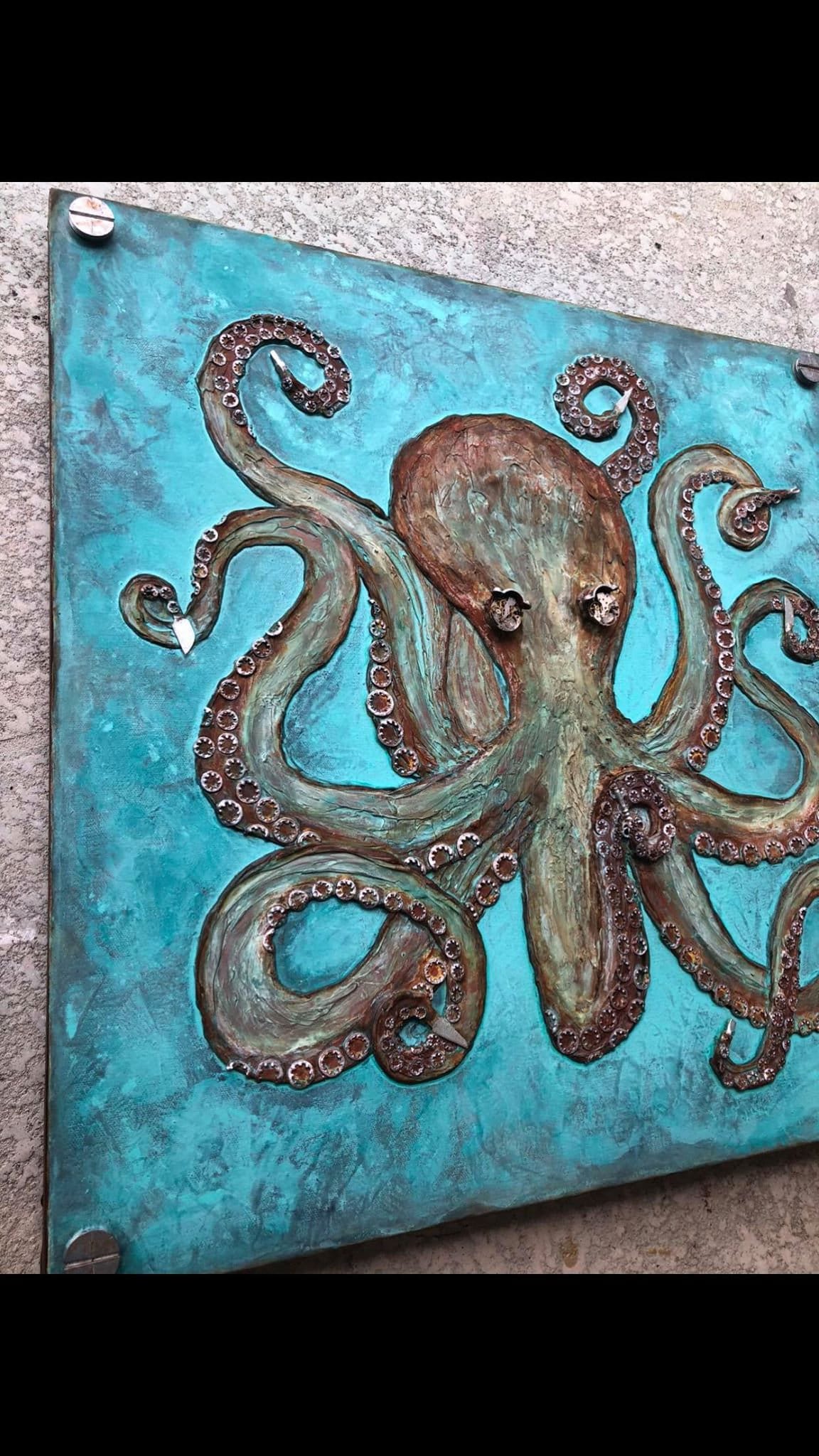 タコの絵画 埋め込みツールを使用したオリジナルの立体彫刻アート