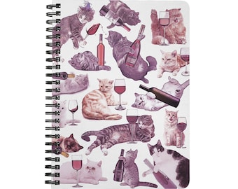 Puede incluir: Una libreta de espiral blanca con una ilustración colorida de gatos bebiendo vino. Los gatos están en varias poses, algunos están sentados, otros están acostados y otros están de pie. Las copas de vino están llenas de vino tinto. El fondo es de color rosa claro.