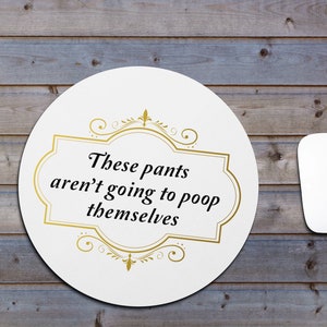 These Pants Aren't Going to Poop Themselves Mouse Pad - Round Funny Mousepad, Crude Humor Meme Mouse Mat for Gaming, Gag Gift for Gamer