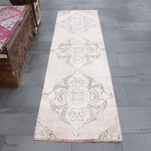 Corridor rug, Turkish runner rug, Vintage rug, Handmade rug, Boho rug, Oushak rug, Home decor, Aztec rug, Hallway rug, 2.4 x 8.9 ft MBZ3532