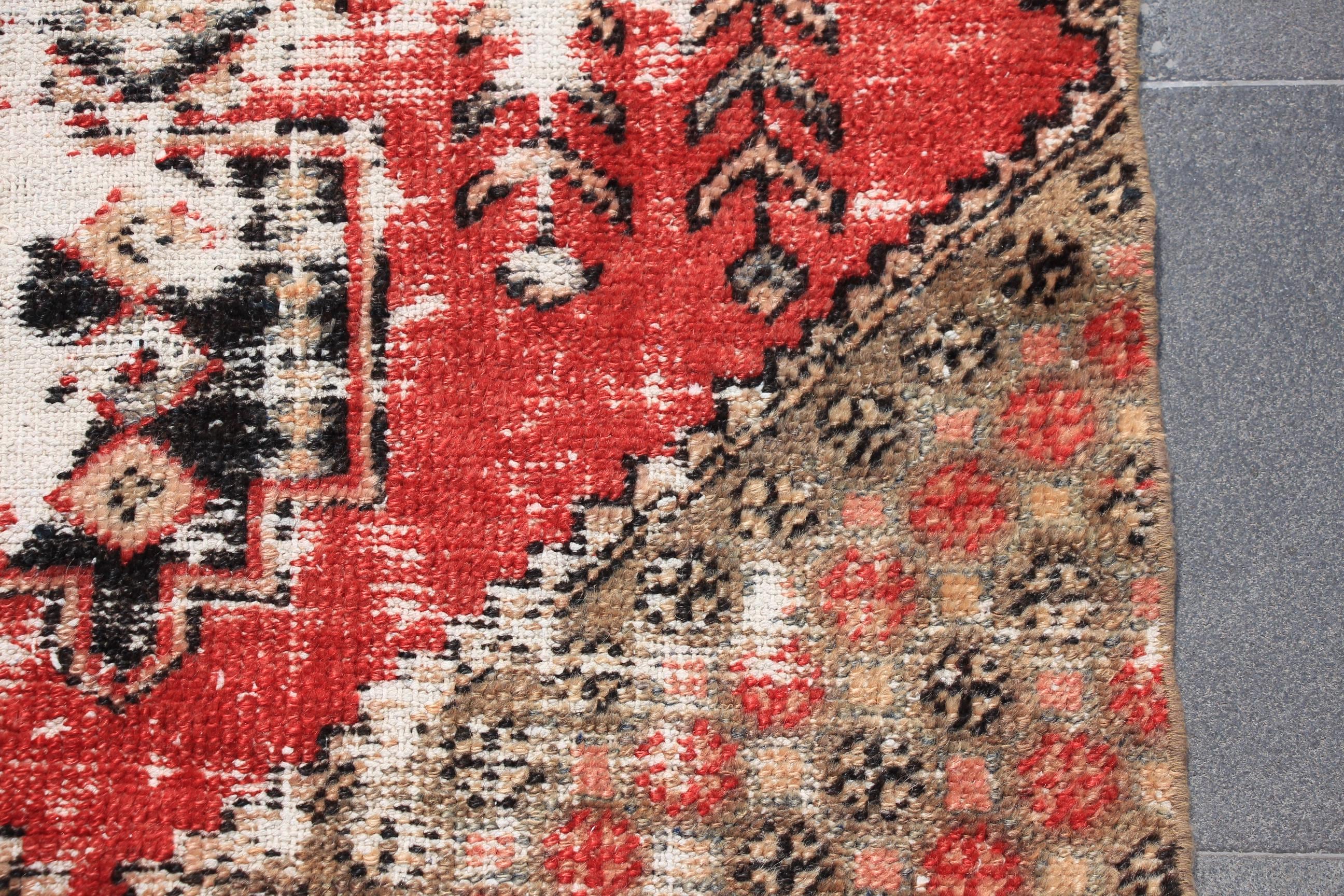 ヴィンテージレッドラグ、トルコ製スモールラグ、2.7 x 5フィート