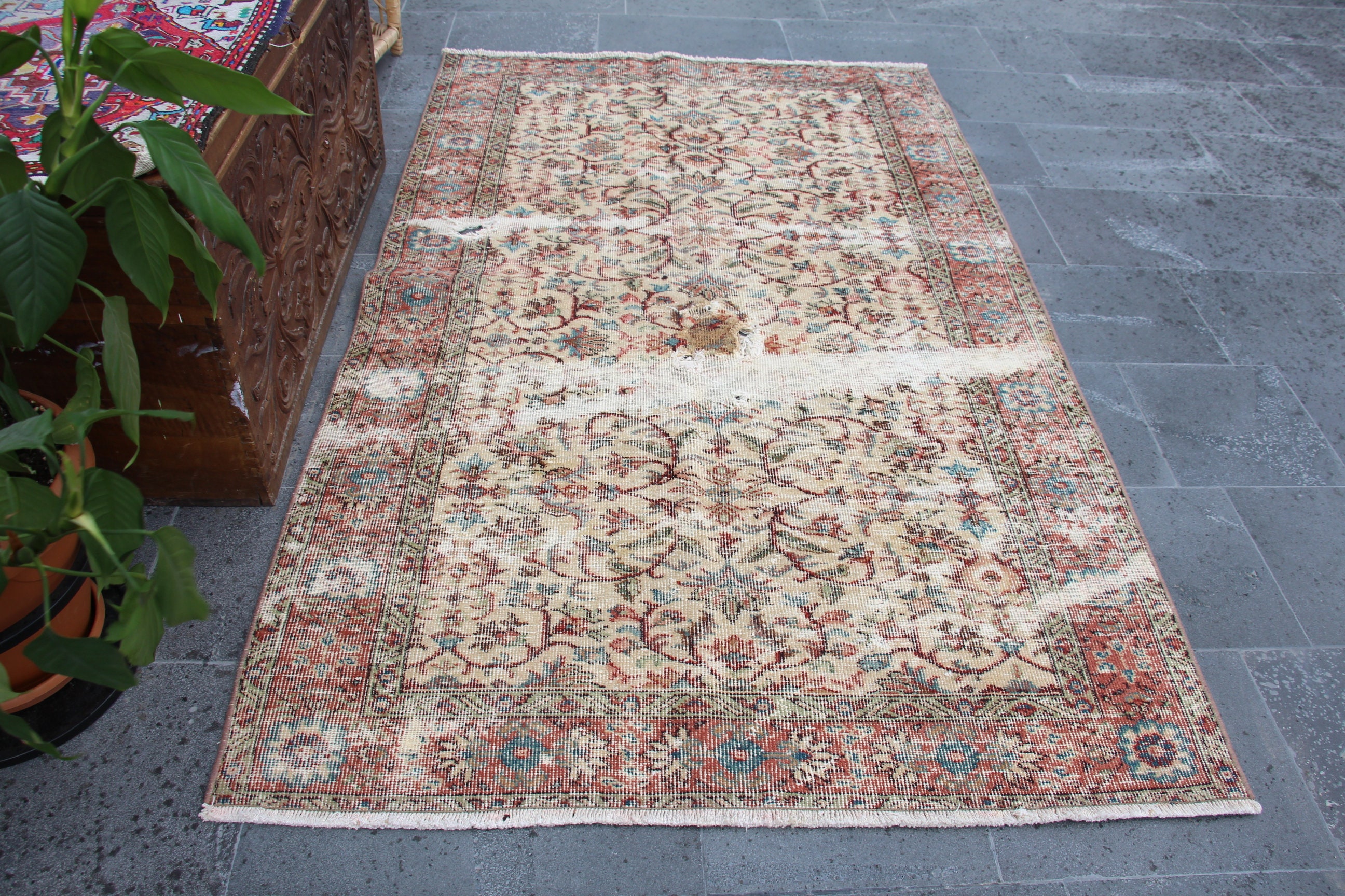 116×212\" Feel nature”ViNTAGE TURKiSH RUG Vintage Turkish Rug in Light Green with Beige Floral Medallion