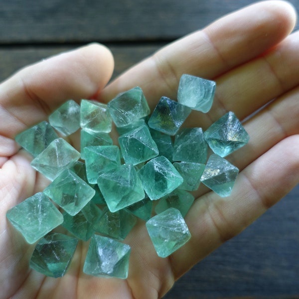 Groene fluoriet | Natuurlijke octaëdrische kristallen (van 2 tot 70g) | Verschillende maten om uit te kiezen