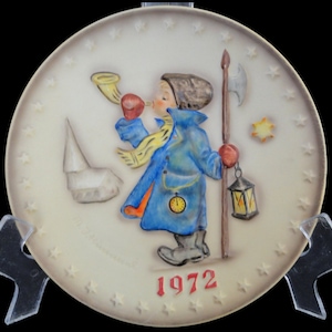 1972 Hummel Plate &quot;Hear Ye Hear Ye&quot; Christmas Plate West Germany