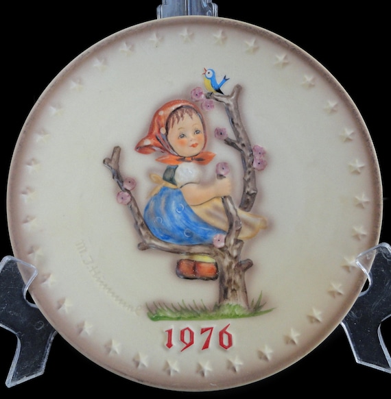 1976 Hummel Plate "Apple Tree Girl" 6th Annual Plate  West Germany
