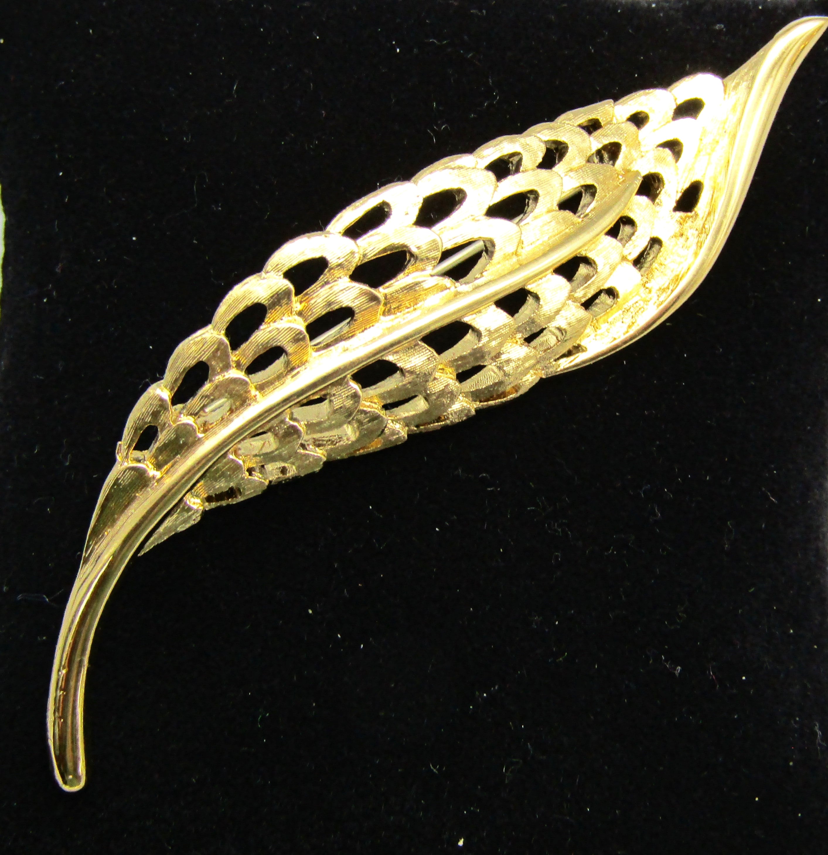 Lot of 2 Leaves Textured Vintage Gold Brooch Pin M-3791
