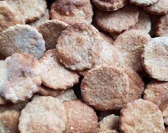 BUDDYS BAKERY Cheese Circles dog treats. Healthy dog biscuits. Cheddar cheese treats. Tasty cheesy biscuits