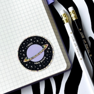 Sticker J'ai besoin d'espace, autocollants pour agenda, autocollants pour bullet journal, autocollants illustrés, autocollant pour ordinateur portable, autocollant pour bouteille d'eau, autocollant pour Kindle