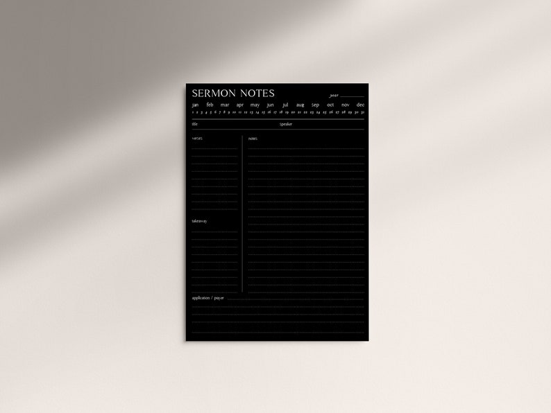 K&ouml;nnte beinhalten: Schwarz-wei&szlig;er druckbarer Predigtnotizplaner mit einem Kalender oben und Abschnitten f&uuml;r Datum, Predigt, Notizen, Mitnahme und Anwendung/Gebet.