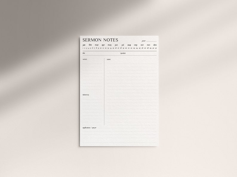 K&ouml;nnte beinhalten: Eine druckbare Predigtnotizseite mit einem Kalender oben, einem Abschnitt f&uuml;r Verse, Notizen und Redner sowie einem Abschnitt f&uuml;r Erkenntnisse und Anwendungen/Gebete.