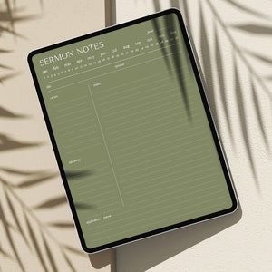 K&ouml;nnte beinhalten: Ein digitaler Planer mit gr&uuml;nem Hintergrund und einem Kalender f&uuml;r das Jahr. Der Planer enth&auml;lt Abschnitte f&uuml;r Predigtnotizen, darunter Titel, Verse, Kernaussagen und Anwendung/Gebet.