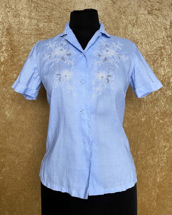 Vintage 1960-70s linen blouse with floral hand em… - image 5