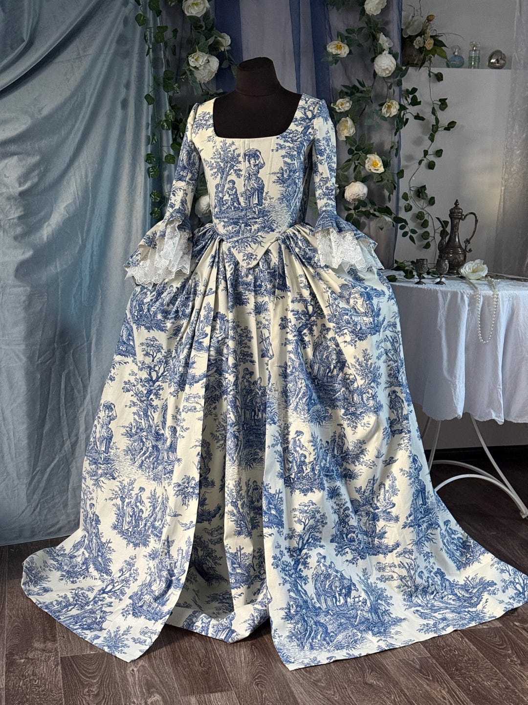 18th Century Style Gown: Robe À La Angles Inspired Dress, Built-in ...