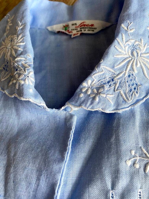 Vintage 1960-70s linen blouse with floral hand em… - image 7