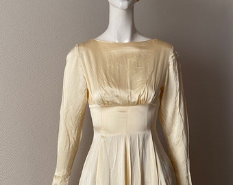 Vintage antique late 1930s - 1940s creamy ivory rayon satin dress - classic wedding dress - vintage 30s 40s bridal gown with trail