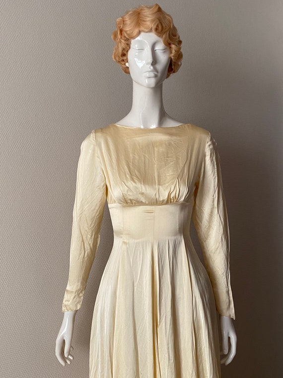 Vintage antique late 1930s - 1940s creamy ivory r… - image 1