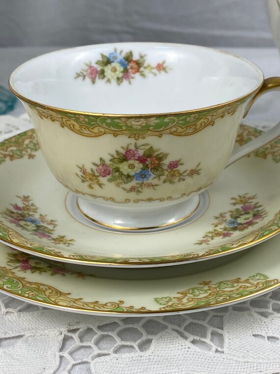 Noritake デザイン皿 Noritake China Trio - Cup, Saucer and Side Plate. Pretty Pink