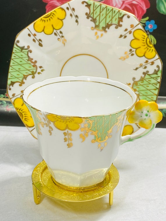 Tazza da tè con decoro floreale