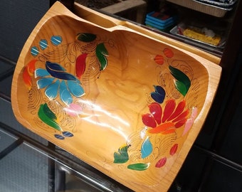Handgeschilderde grote houten kom uit de jaren 70