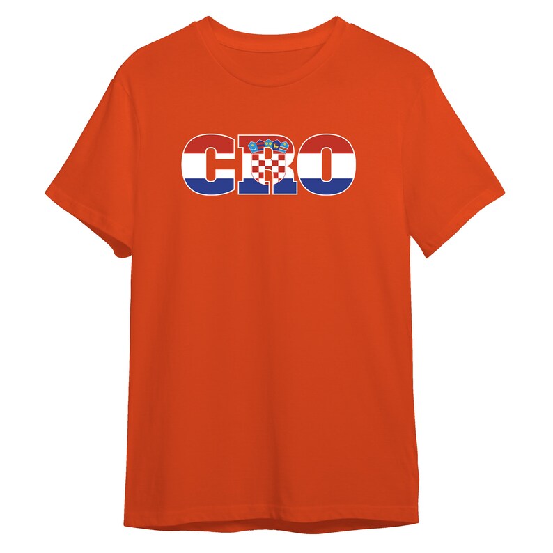 Puede incluir: Camiseta naranja con la palabra "CRO" en letras azules con la bandera croata dentro de cada letra.