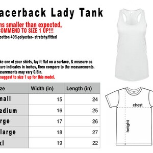 Op de afbeelding: Maattabel voor een racerback tanktop. De tabel toont de breedte en lengte in inches voor de maten S, M, L, XL en 2XL. De tekst luidt "Runs smaller than expected, RECOMMEND TO SIZE 1 UP!!! 60%cotton 40%polyester-stretchy/fitted"