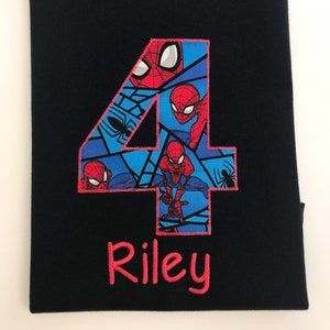 Jungen Geburtstag Shirt - Personalisiertes T-Shirt - Kinder Party Top - Personalisiertes Tshirt - Superheld Bday Shirt - 4