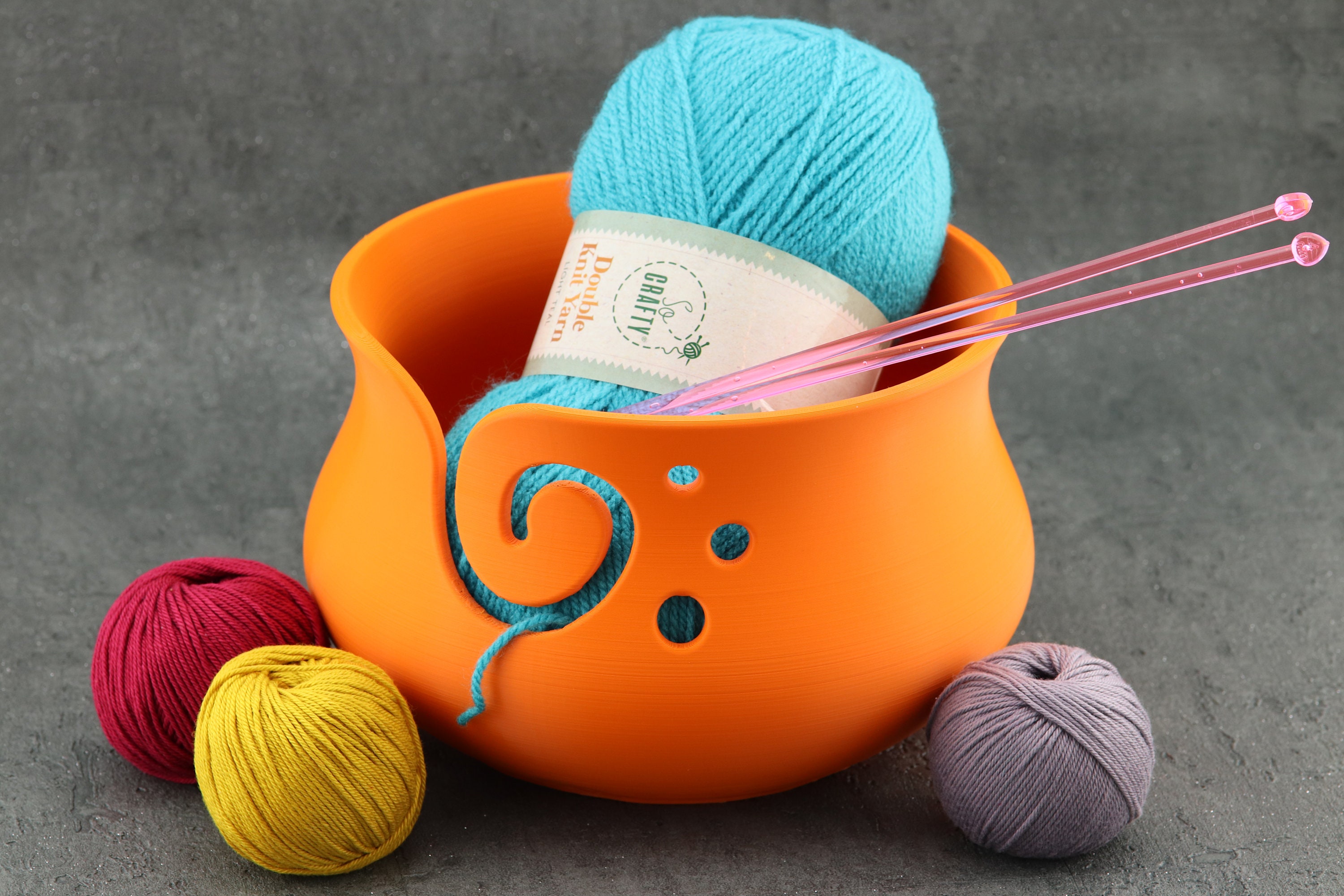 belupai Plastic Yarn Bowl, Knitting Yarn Bowls with Holes Large Capacity  Storage Hole Design Lightweight Portable Plastic Crochet Yarn Bowl for