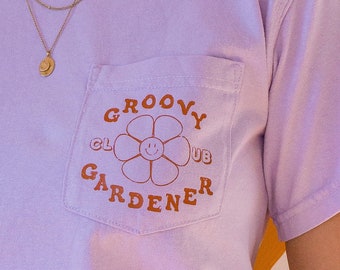 Groovy Gardener Club pocket tee, plant club, hipster, plant lover shirt, 70s clothing, vintage, outdoor top, gift flowers, smiley flower, 70