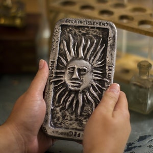 Carta del Tarot del Sol, estilo Etteilla, libro de Thoth, tableta/placa (aluminio fundido o resina fundida)