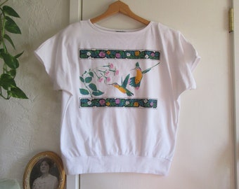 1990s Hummingbird Tee Shirt, Dolman Sleeve Vintage Tee, Hummingbird and Flowers Shirt, Boxy Fitted Vintage Top, Norm Core, Bird Themed, M/L