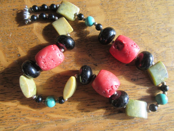 Vintage boho Carolyn Tanner black onyx red and picture jasper stone bead