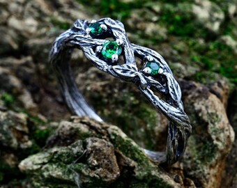 Mens Wedding Ring Celtic Tree Bark, Nature Inspired Elvish Engagement Ring, Fantasy Magical Ring with Emerald Vine, Enchant Forest Jewelry