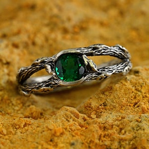 Fantasy Wedding Ring with Emerald Twig and Leaf, Wedding Band Celtic Branch Pattern, Silver Fairy Tale Promise Ring, Unique Elven Jewelry