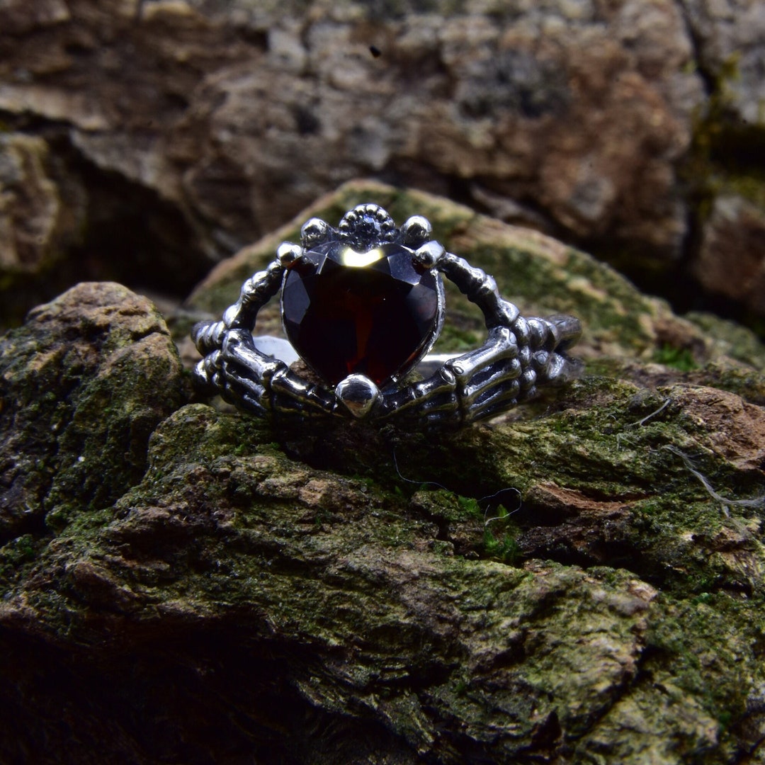 Dark Elvish Heart Fantasy Wedding Ring, Witch Engagement Ring With ...