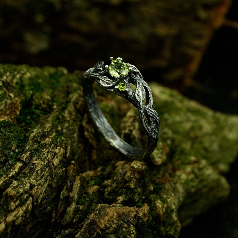 Ethereal Fairy Witchy Wedding Band, Braided Olive Branch Band Silver Engagement Ring, Dark Aesthetic Forest Ring with Nature Themed Bild 2