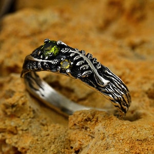 Unique Tree Bark Wedding Band with Fern Leaf Pattern, Nature Inspired Non Traditional Silver Engagement Ring for Men and Women