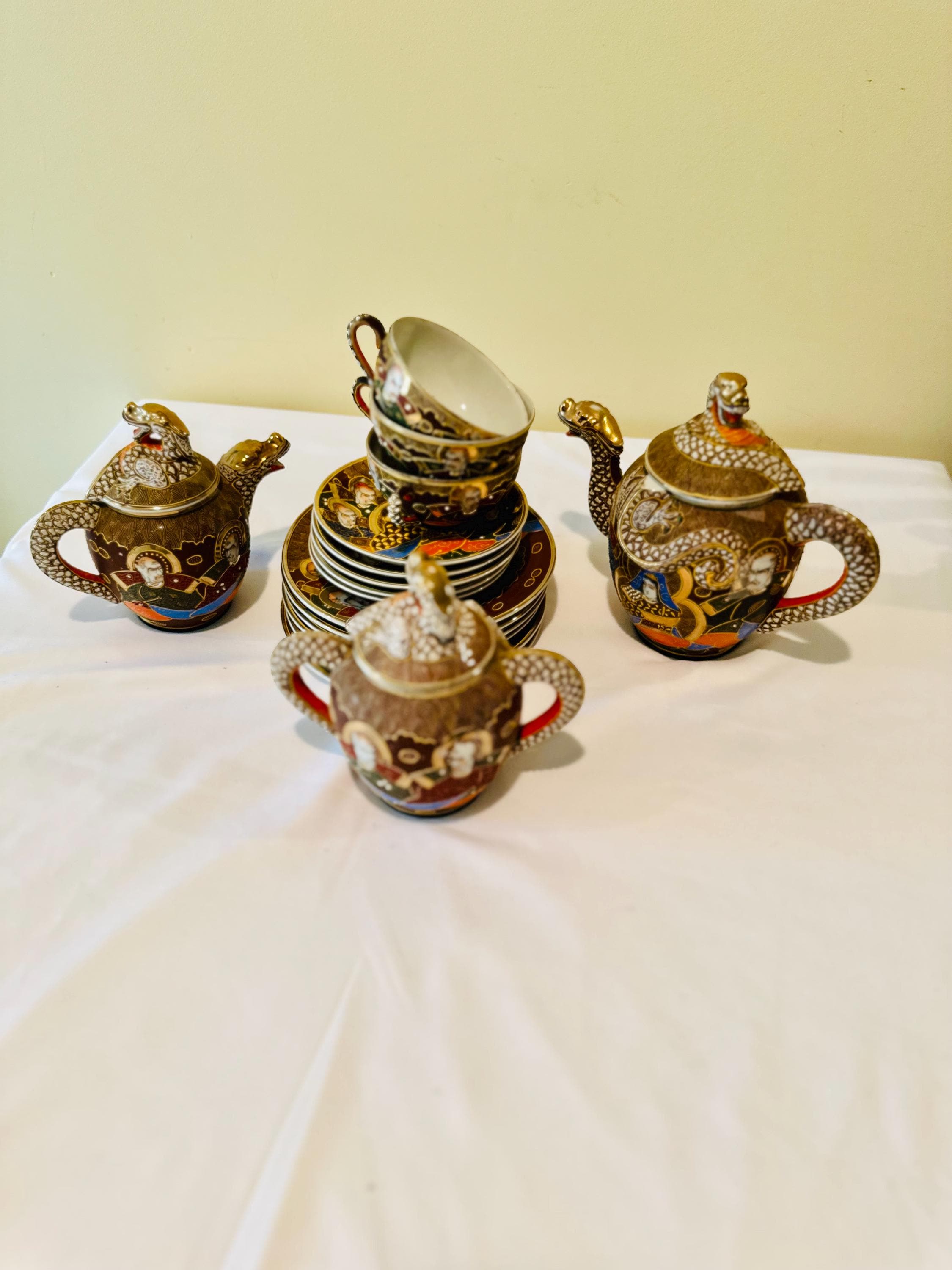 Théière Japonaise SATSUMA En Céramique - Décor Dragon Peint Main, Milieu XXe Siècle