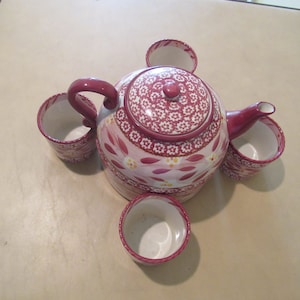 Temptations Tea pot with base and four cups