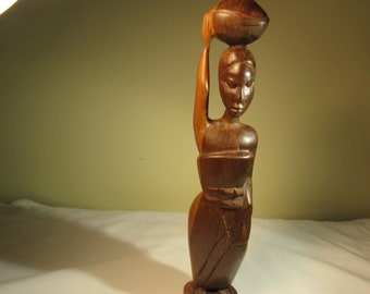 Statue africaine en bois sculptée à la main pour femmes