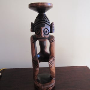 Scultura in legno intagliato