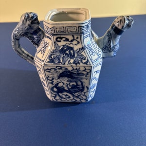 Square Shape Blue and White Chinese Teapot with Dragon