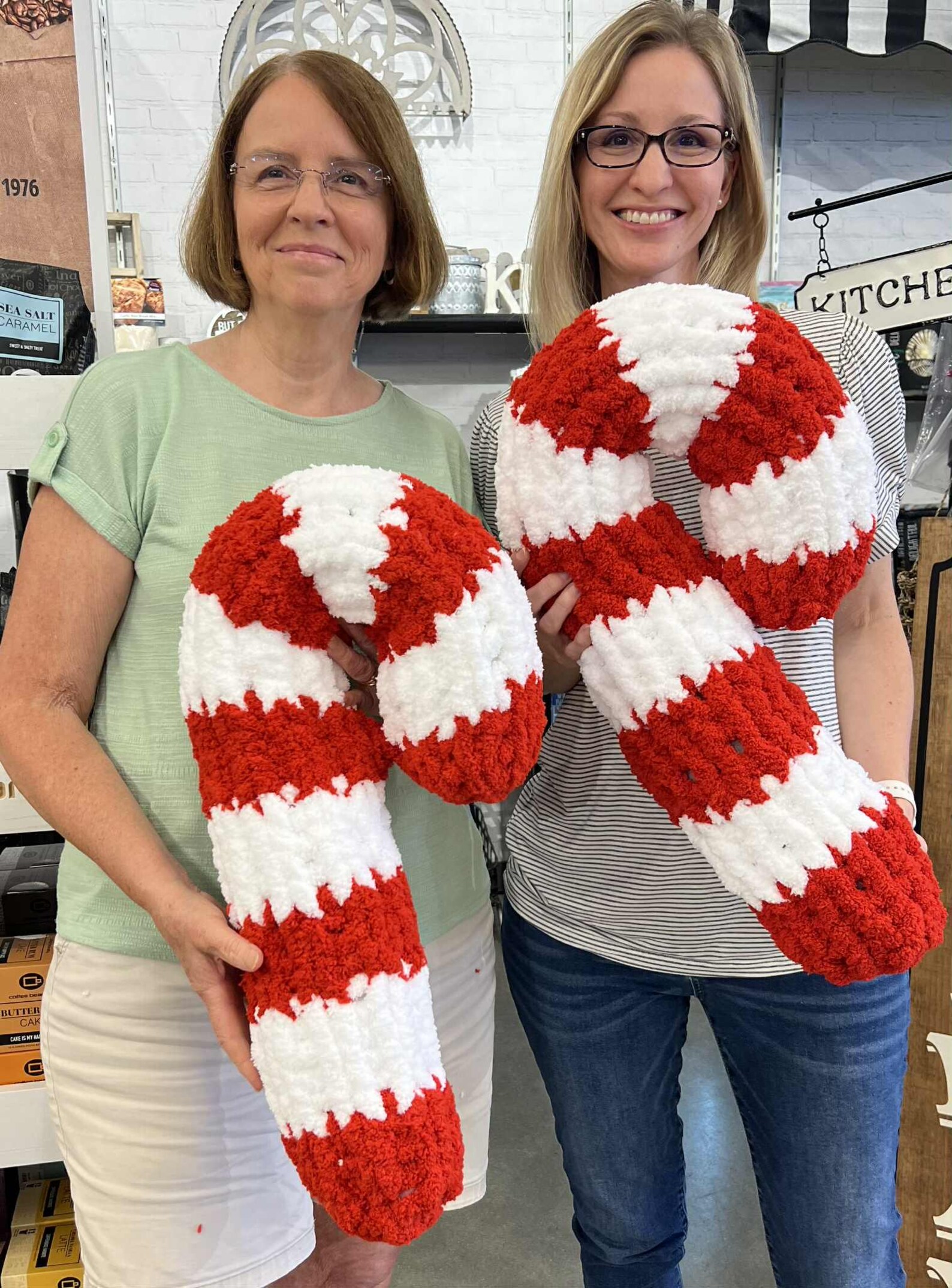 Chunky Yarn Finger Knitting Candy Cane Pillow Tutorial (digital File ...