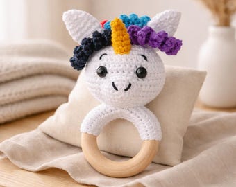 Crochet a rattle, crochet rattle instructions, crochet a unicorn rattle, crochet an amigurumi rattle, crochet an animal rattle, crochet a rattle with a wooden ring